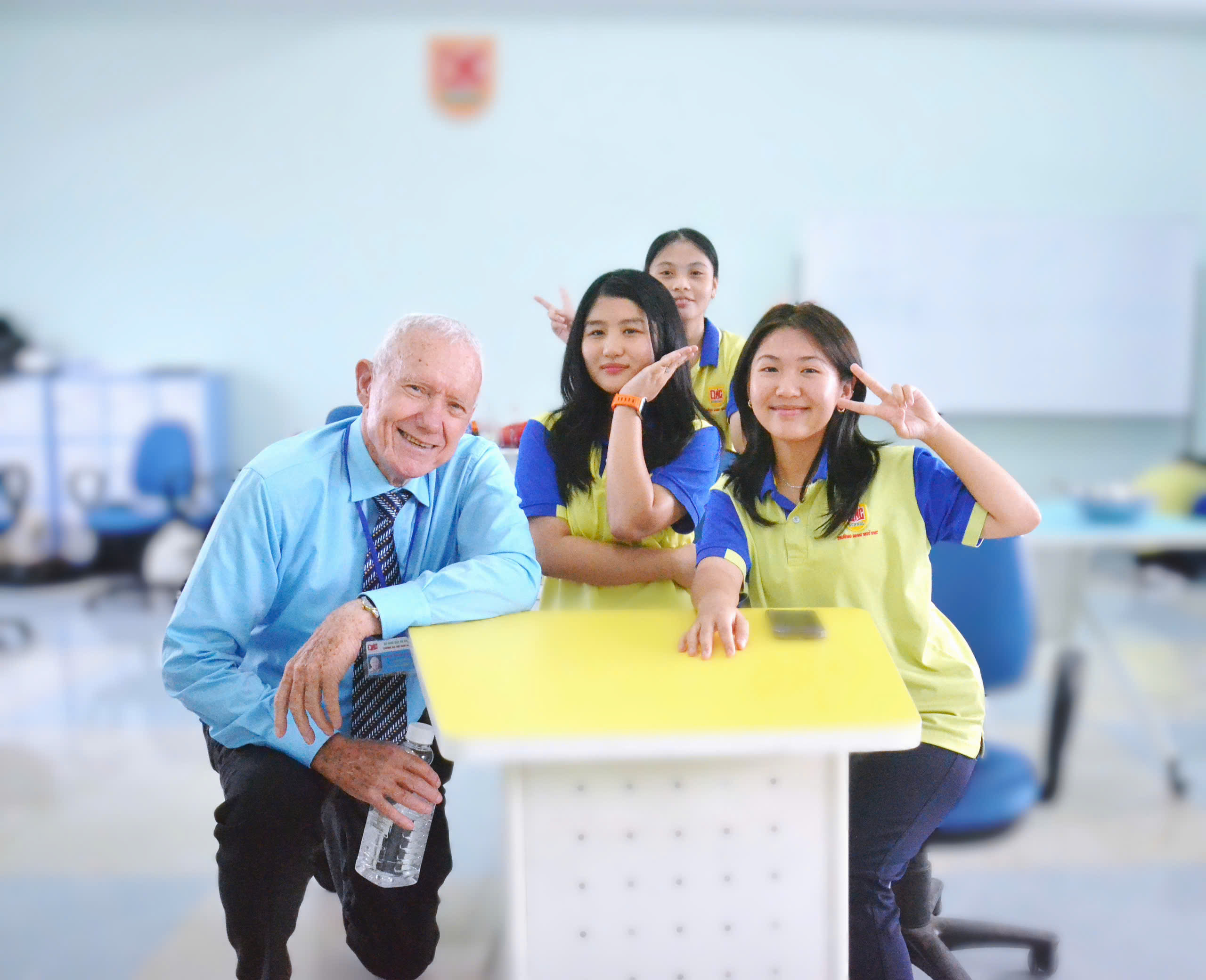 Học sinh học tiếng Anh tại DNC School